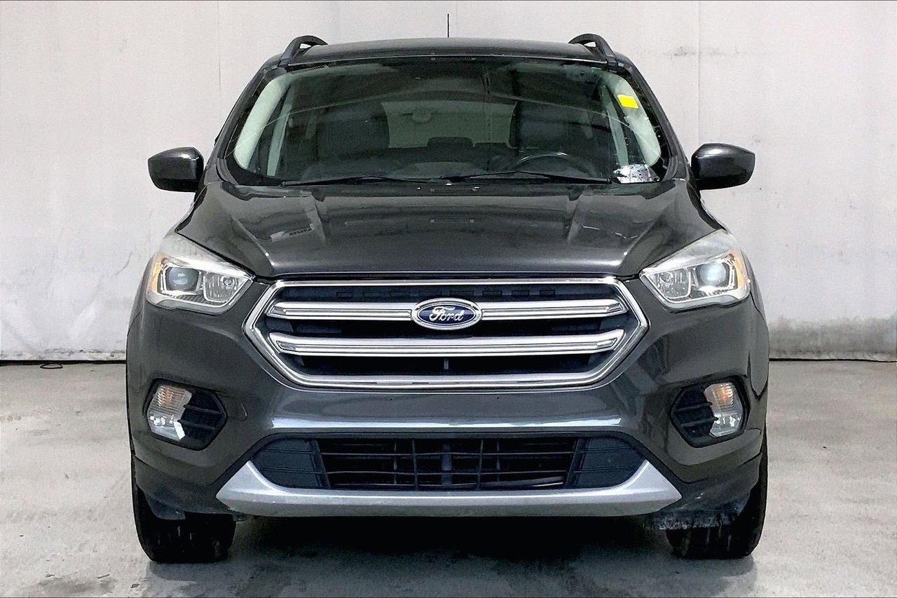 Used 2017 Ford Escape SE w/ SE Leather Comfort Package FWD image 3