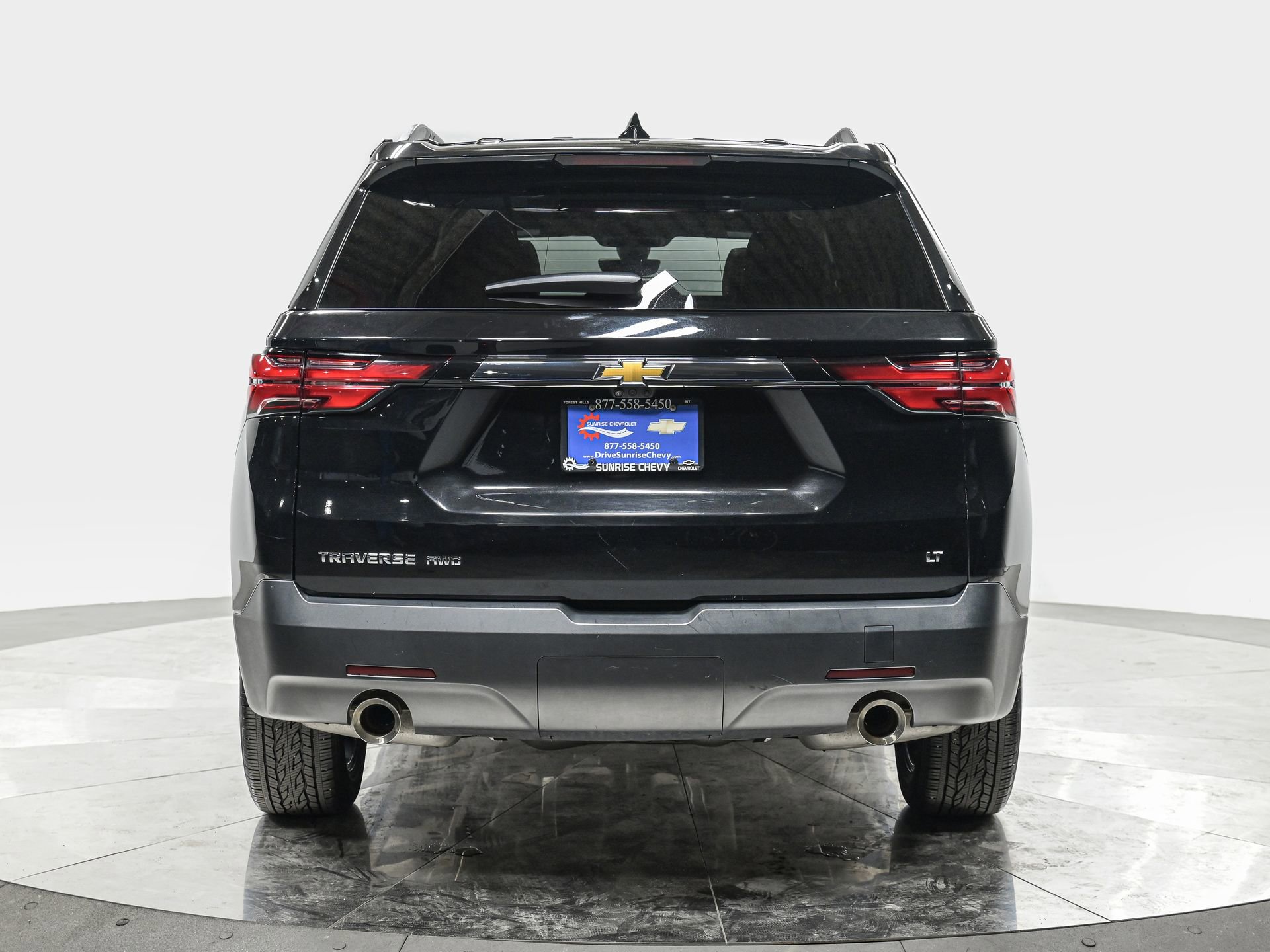 Used 2023 Chevrolet Traverse LT w/ LT Premium Package AWD/4WD image 5