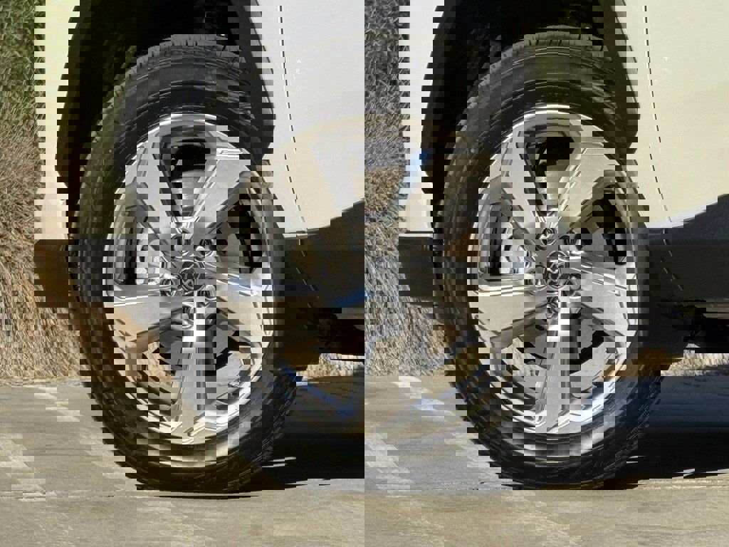 Used 2021 Toyota RAV4 XLE Premium image 8