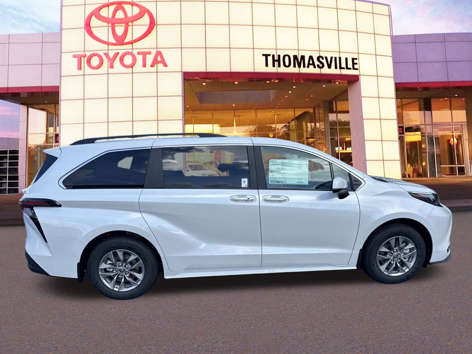 New 2025 Toyota Sienna XLE FWD image 4