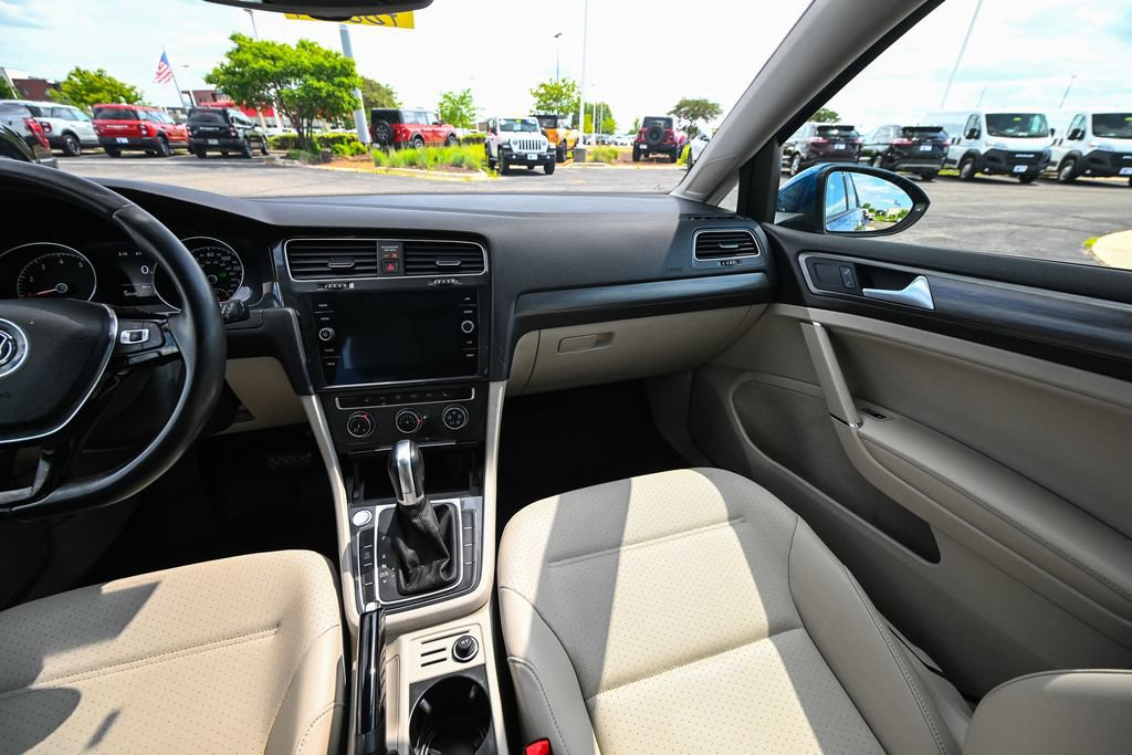 Used 2019 Volkswagen Golf SE FWD image 32