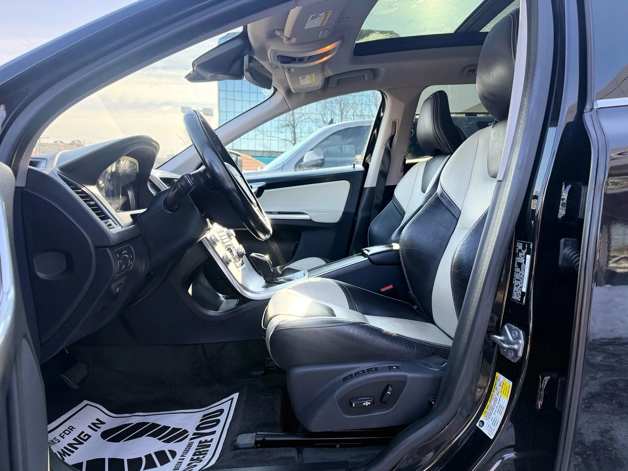 Used 2017 Volvo XC60 T5 Dynamic w/ Preferred Option Package image 10