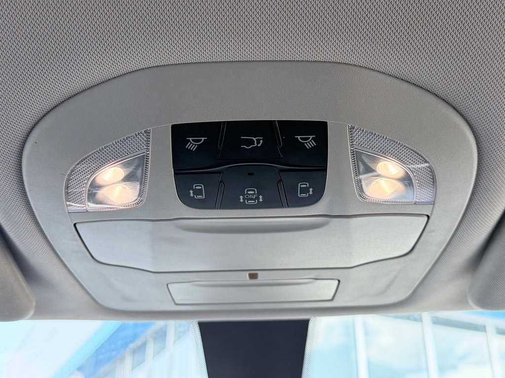 Used 2022 Chrysler Voyager LX FWD image 16