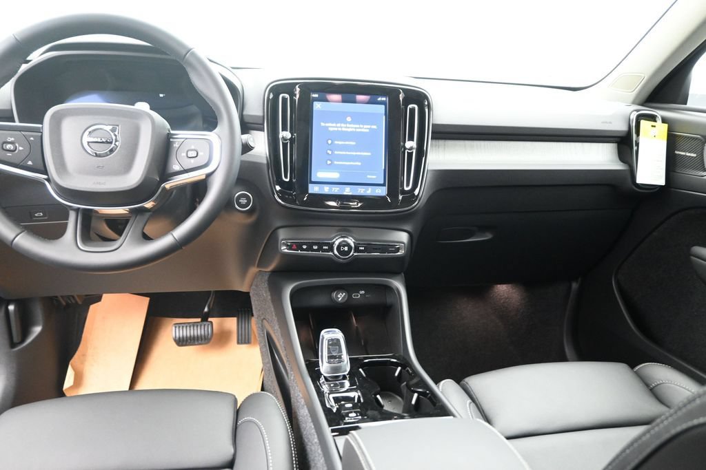 New 2026 Volvo XC40 B5 Plus w/ Climate Package AWD/4WD image 13