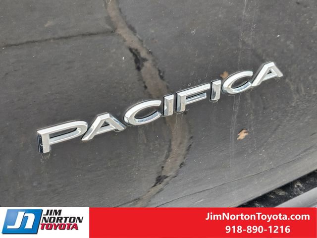 Used 2024 Chrysler Pacifica Touring-L image 12