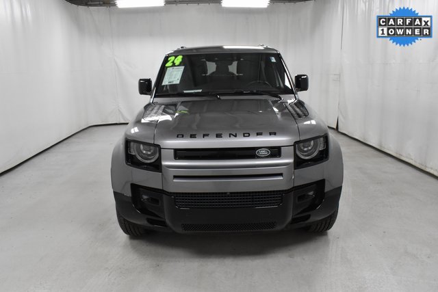 Used 2024 Land Rover Defender 90 X-Dynamic SE image 4