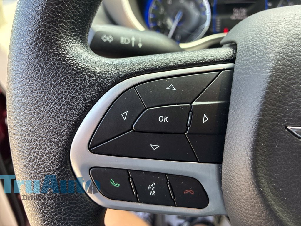 Used 2020 Chrysler Pacifica Touring w/ Tire & Wheel Group FWD image 27