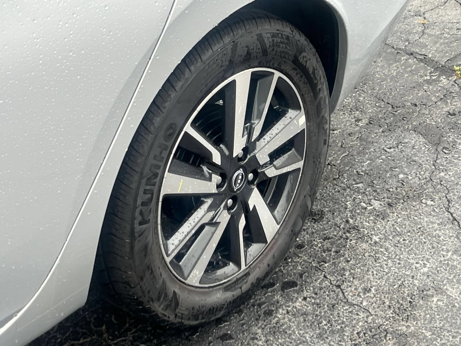 Used 2025 Nissan Versa SV FWD image 24