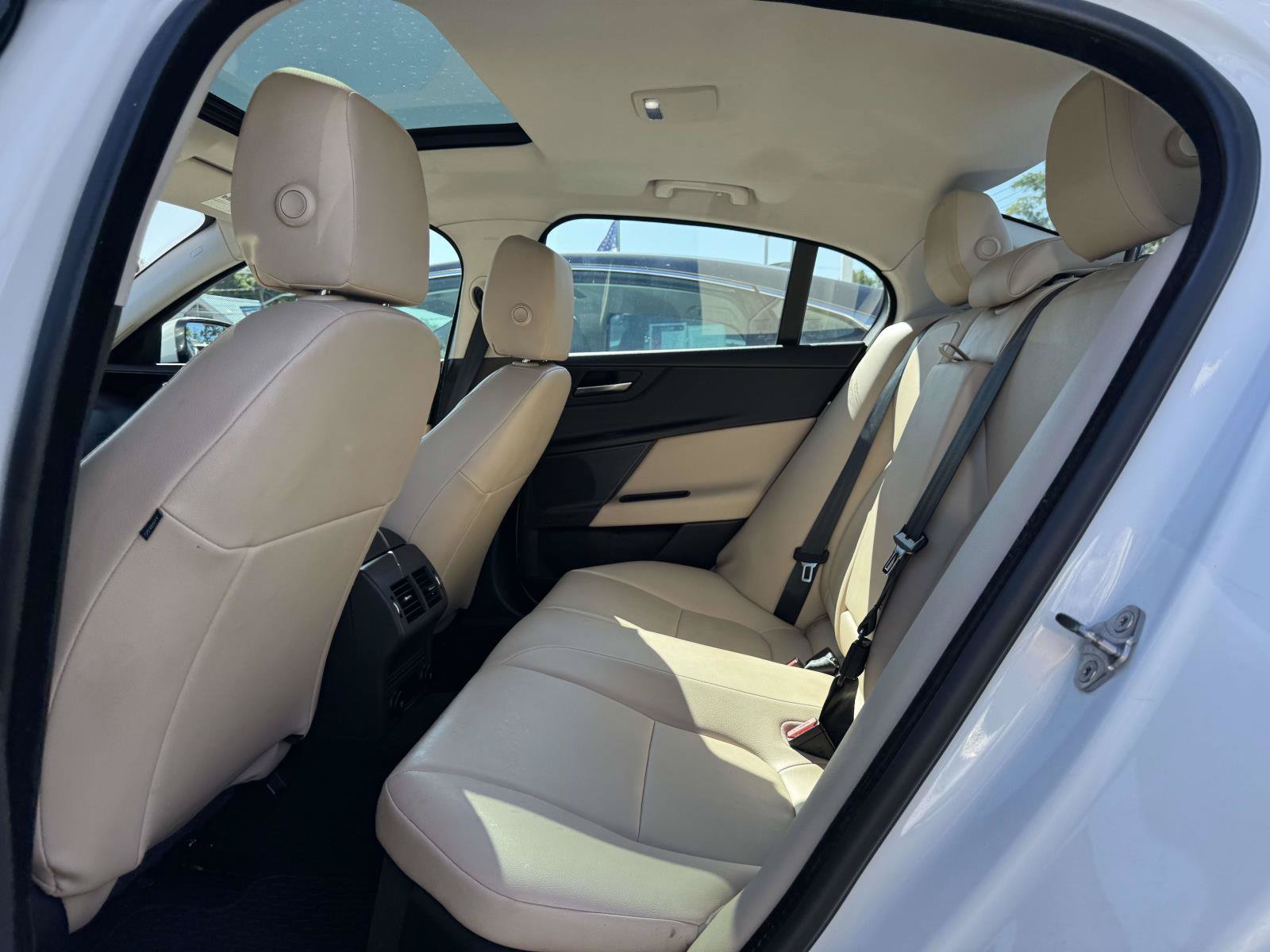 Used 2019 Jaguar XE Premium AWD/4WD image 8