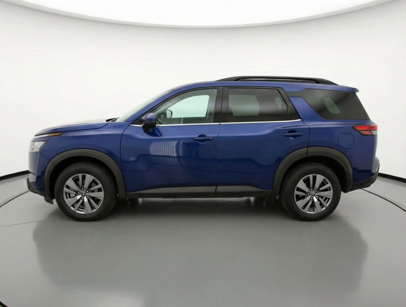 Used 2025 Nissan Pathfinder SV AWD/4WD image 5