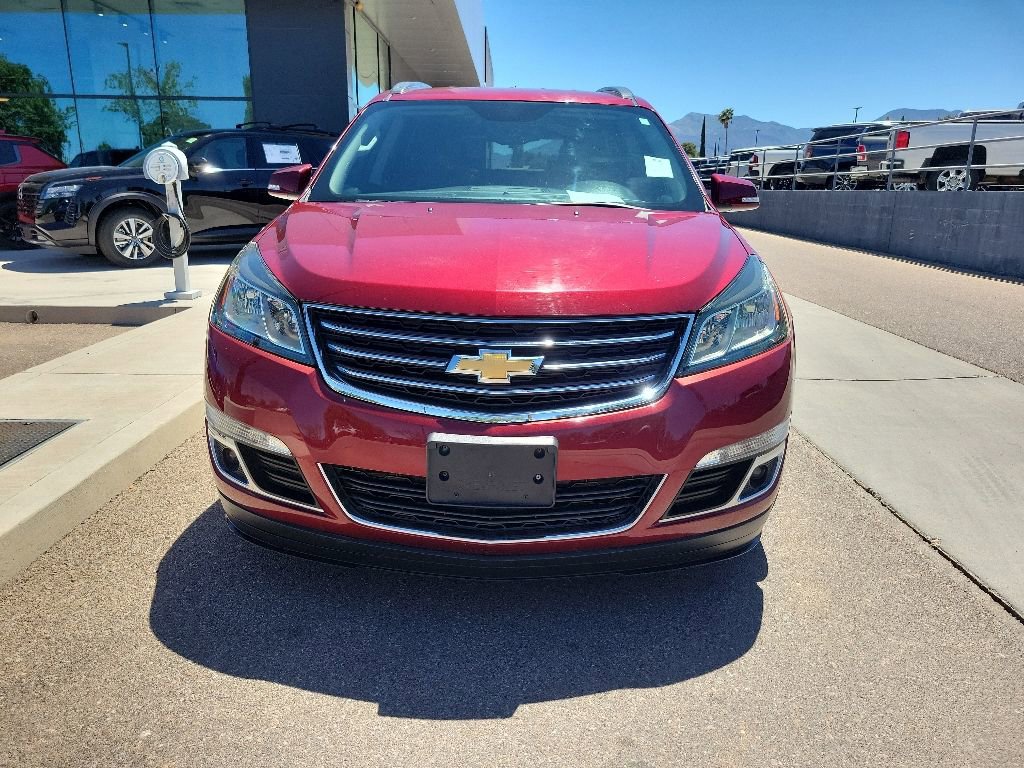 Used 2017 Chevrolet Traverse LT w/ Style and Technology Package FWD image 2
