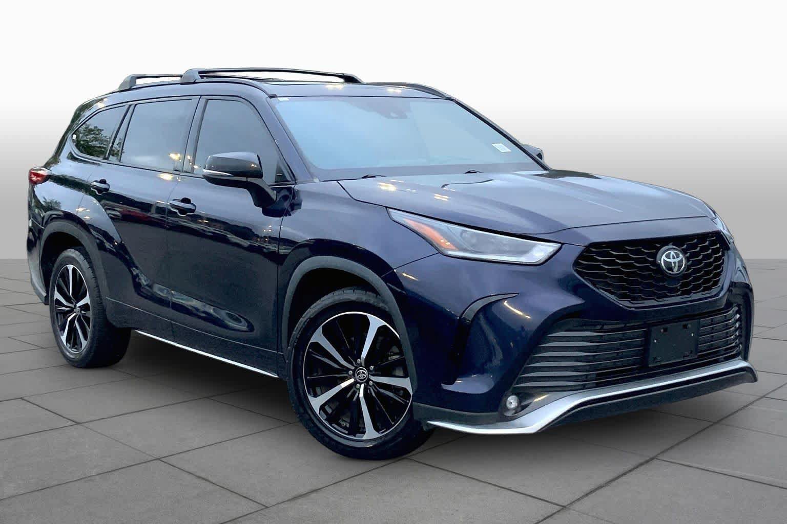 Used 2022 Toyota Highlander XSE FWD image 4