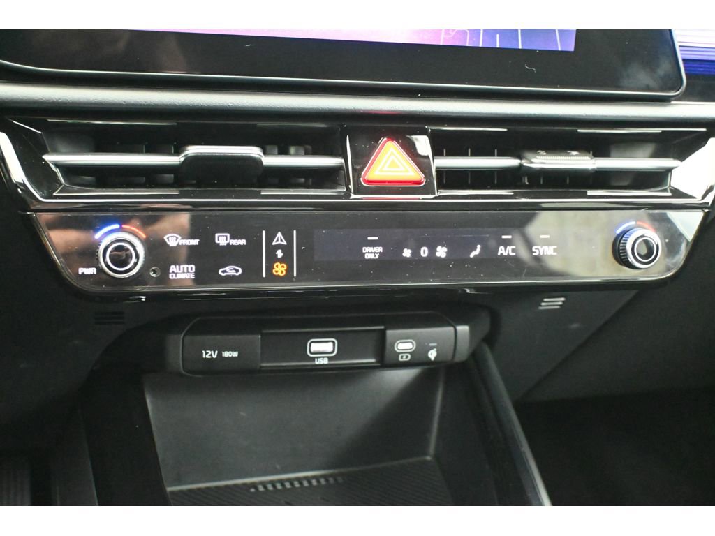 Used 2025 Kia Niro EX w/ EX Cold Weather Package FWD image 31