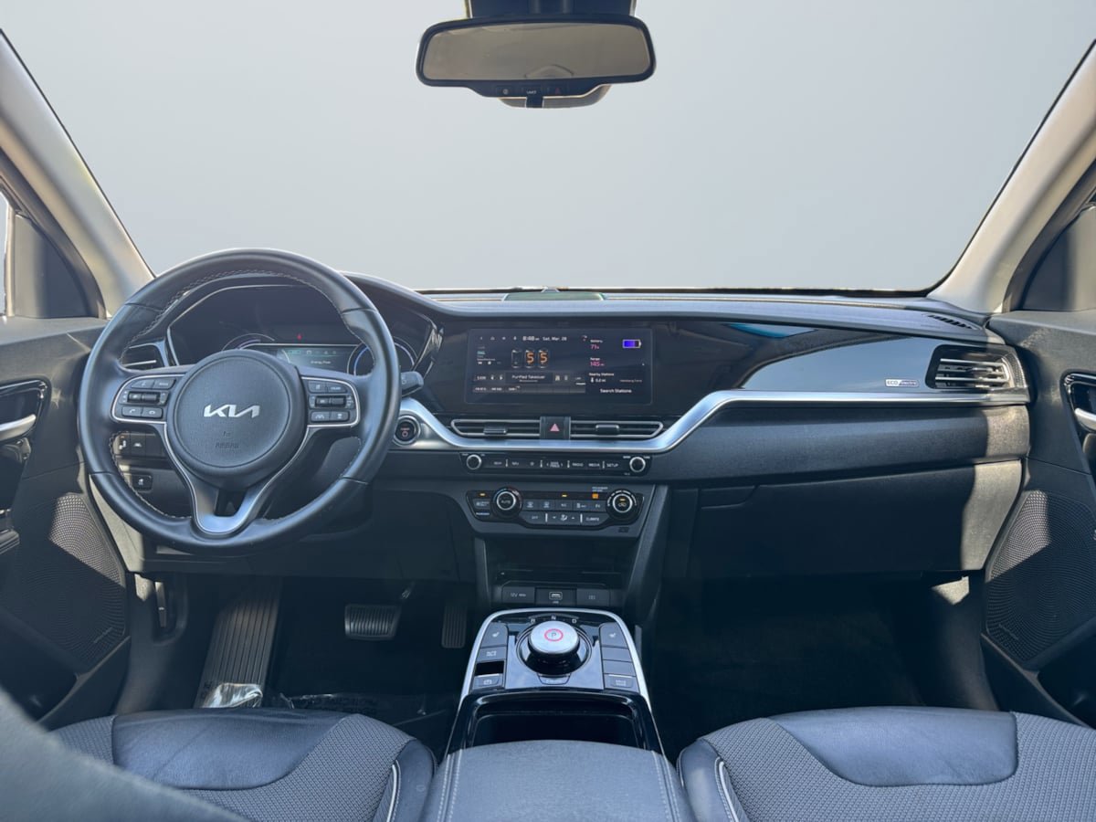 Used 2022 Kia Niro EX image 10
