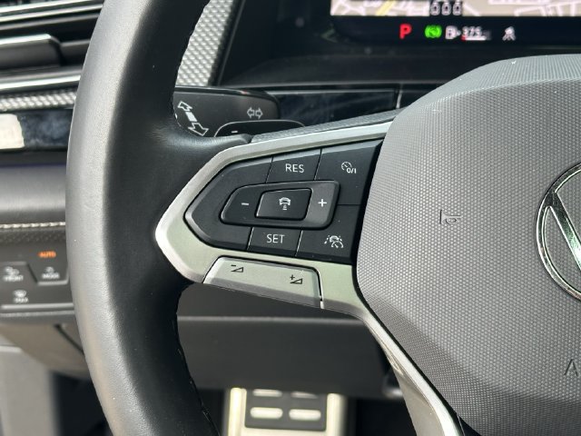Used 2024 Volkswagen Atlas Cross Sport SEL R-Line AWD/4WD image 13