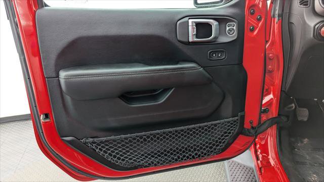 Used 2018 Jeep Wrangler Unlimited Sahara image 12