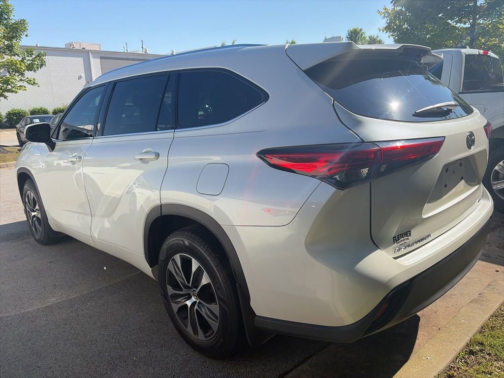 Used 2020 Toyota Highlander XLE AWD/4WD image 4