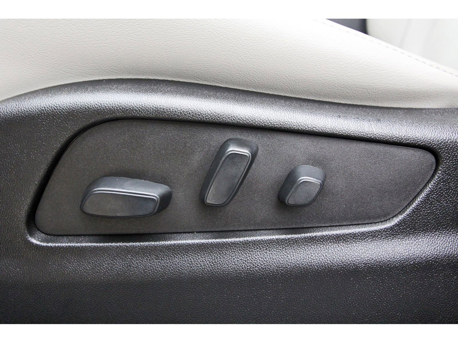 Used 2023 Cadillac XT4 Premium Luxury w/ Cold Weather Package image 28