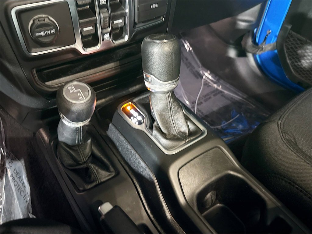 Used 2021 Jeep Gladiator Willys image 17