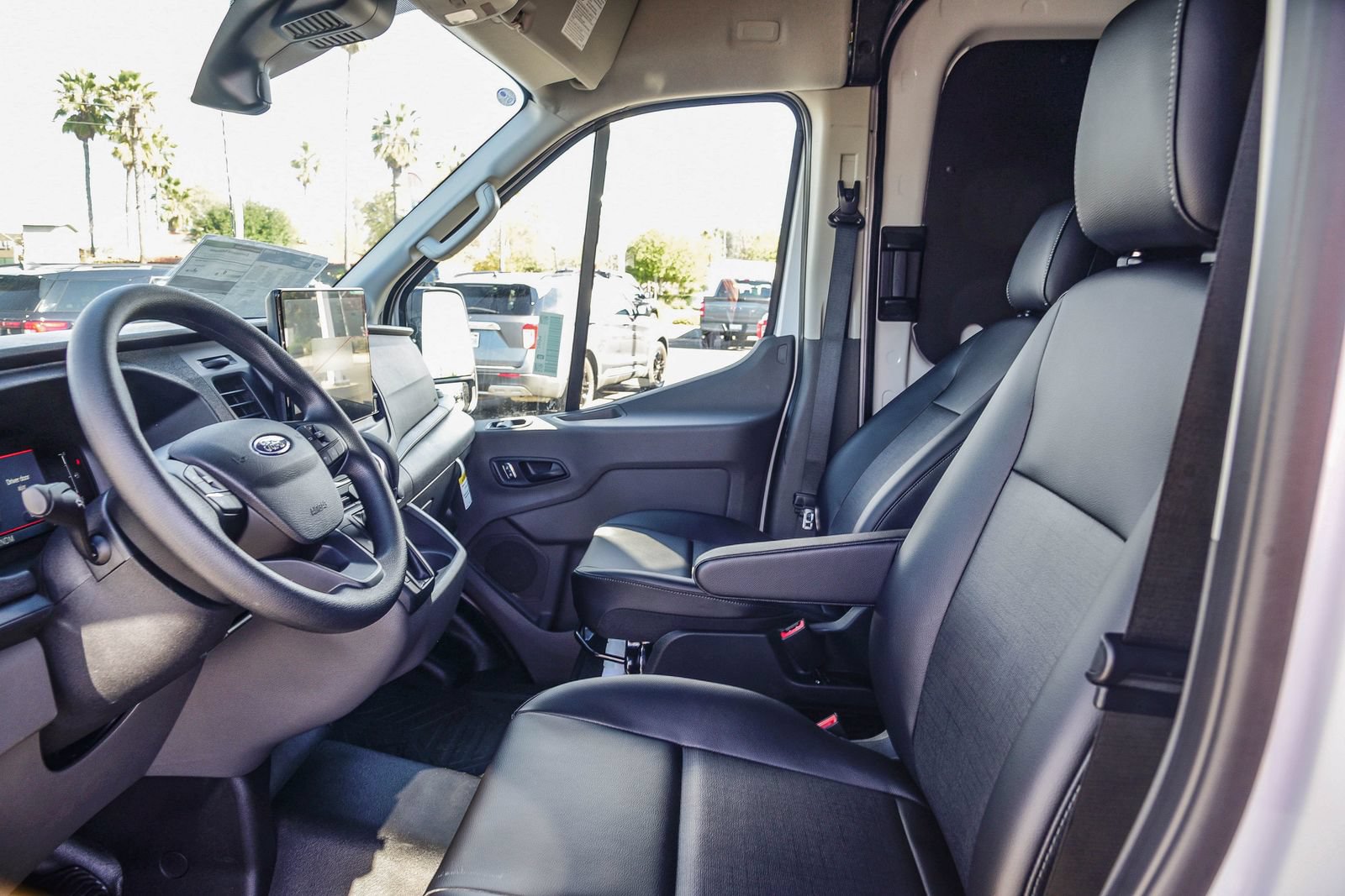 New 2026 Ford Transit 250 148 Medium Roof w/ Load Area Protection Package RWD image 19