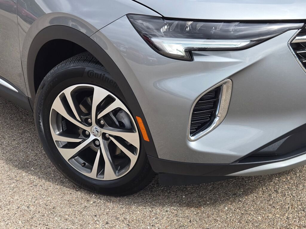 Used 2023 Buick Envision Essence image 3
