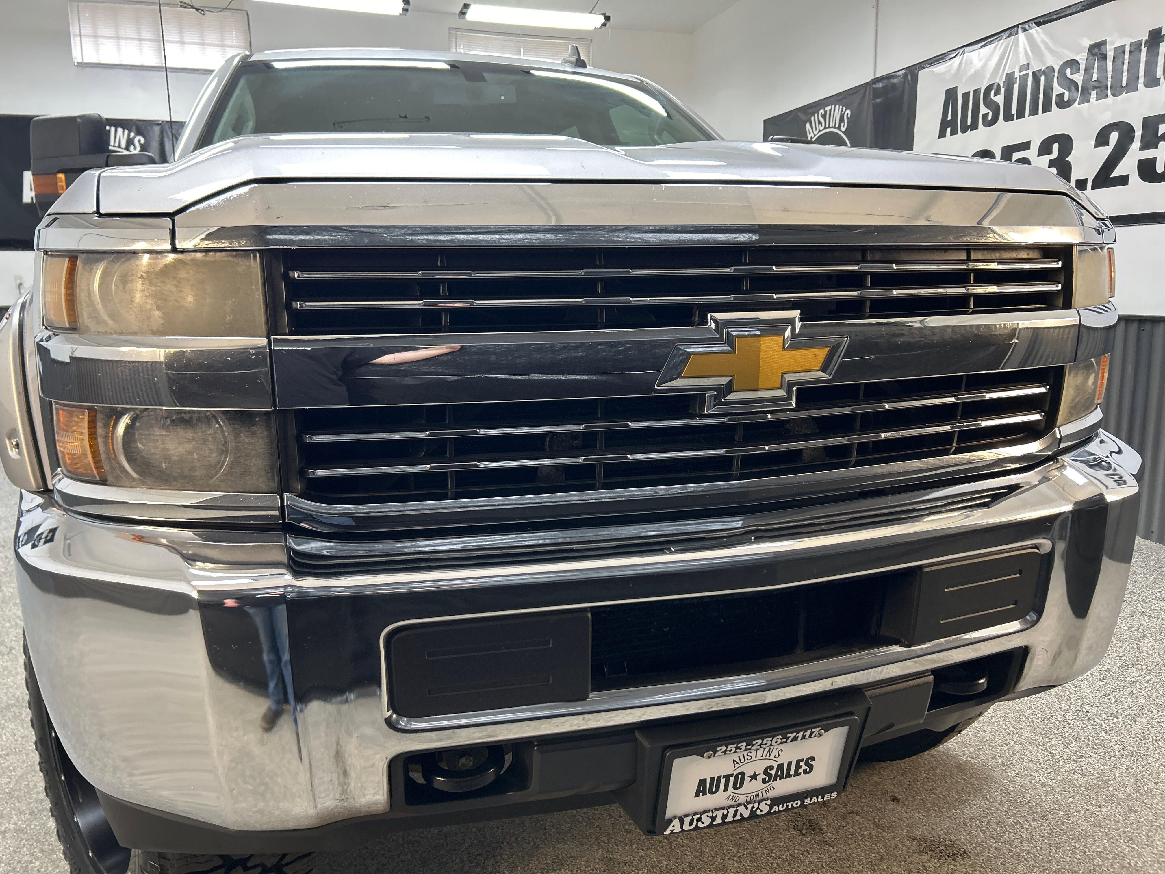 Used 2015 Chevrolet Silverado 3500 LT image 2