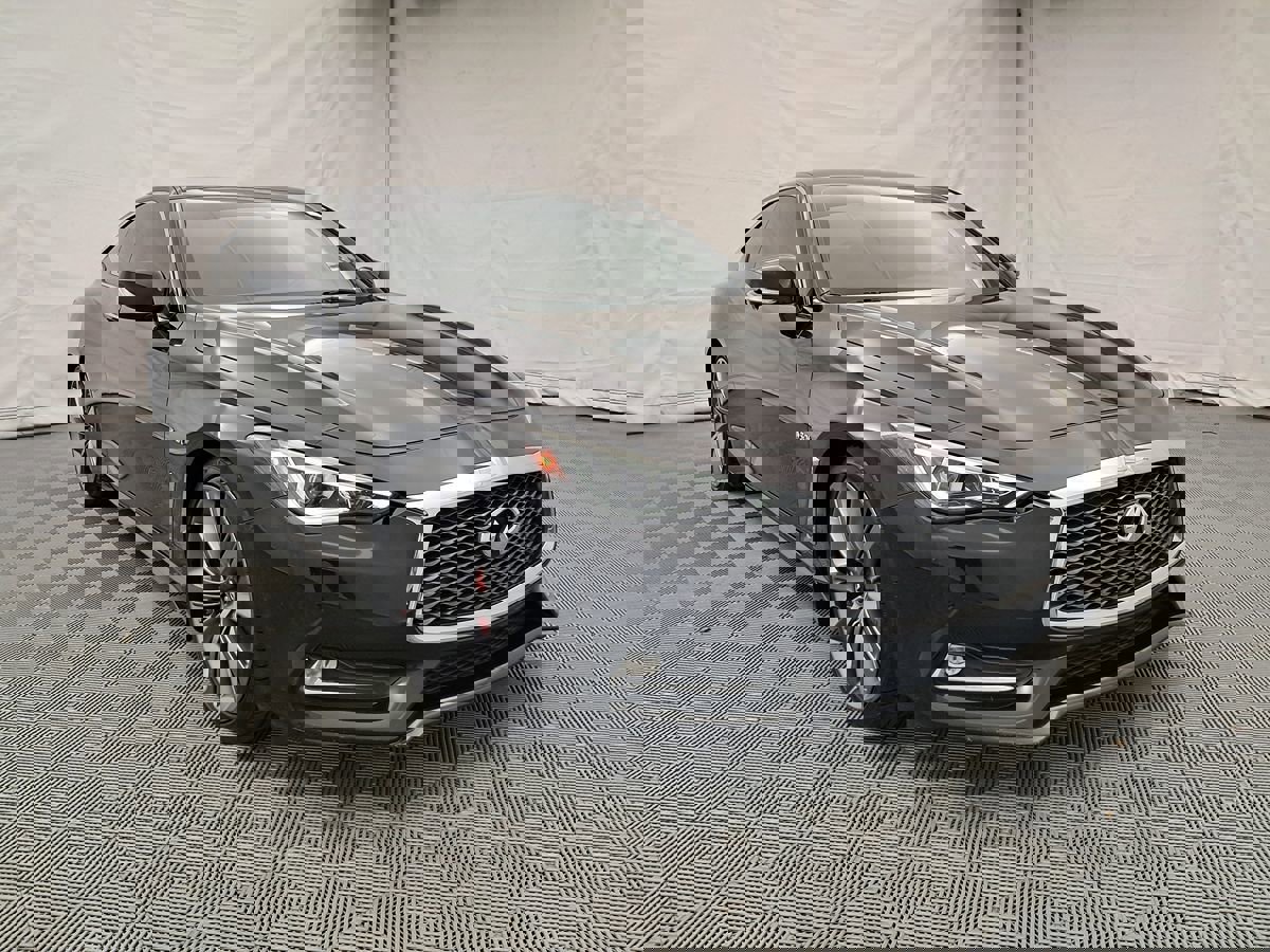 Used 2018 INFINITI Q60 Red Sport 400 image 2