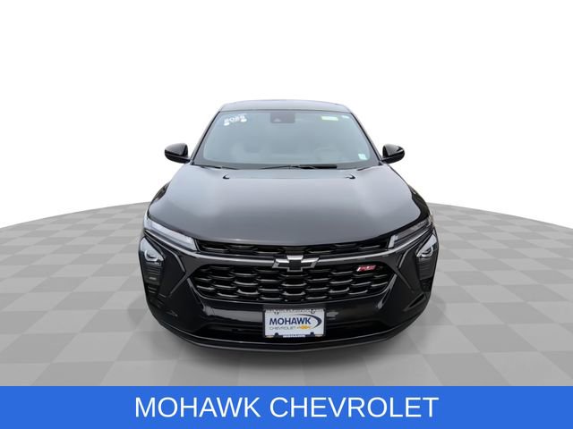 Used 2025 Chevrolet Trax RS w/ Driver Confidence Package image 3