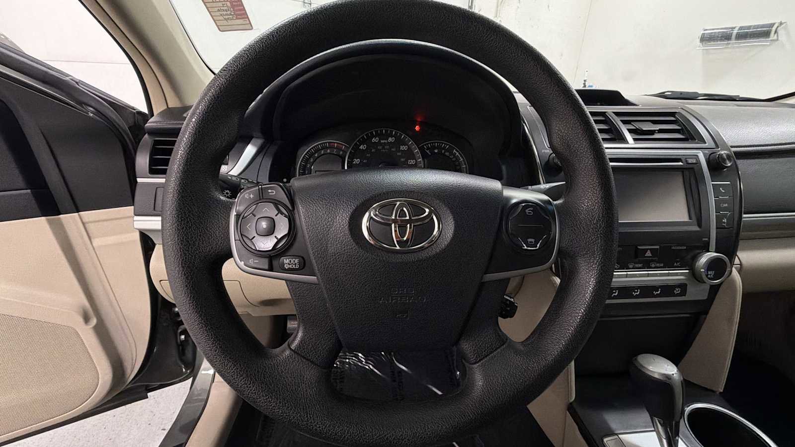 Used 2014 Toyota Camry LE FWD image 16