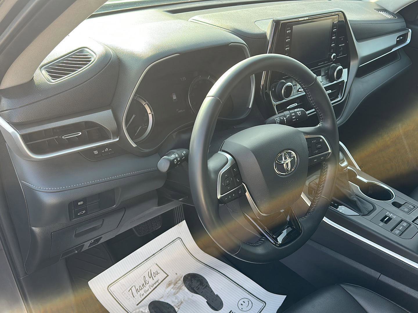 Used 2021 Toyota Highlander XLE image 22