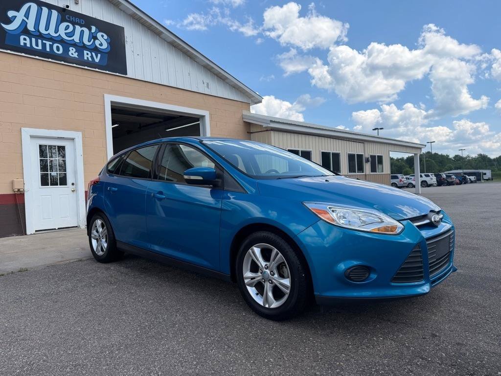 Used 2013 Ford Focus SE w/ SE Winter Pkg FWD image 3