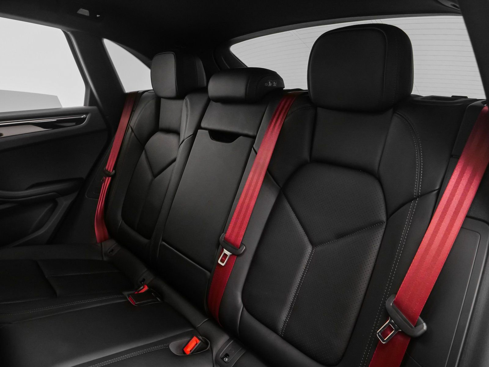Certified 2025 Porsche Macan image 37