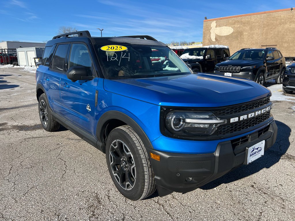 Used 2025 Ford Bronco Sport Outer Banks w/ Outer Banks Tech Package+ AWD/4WD image 2