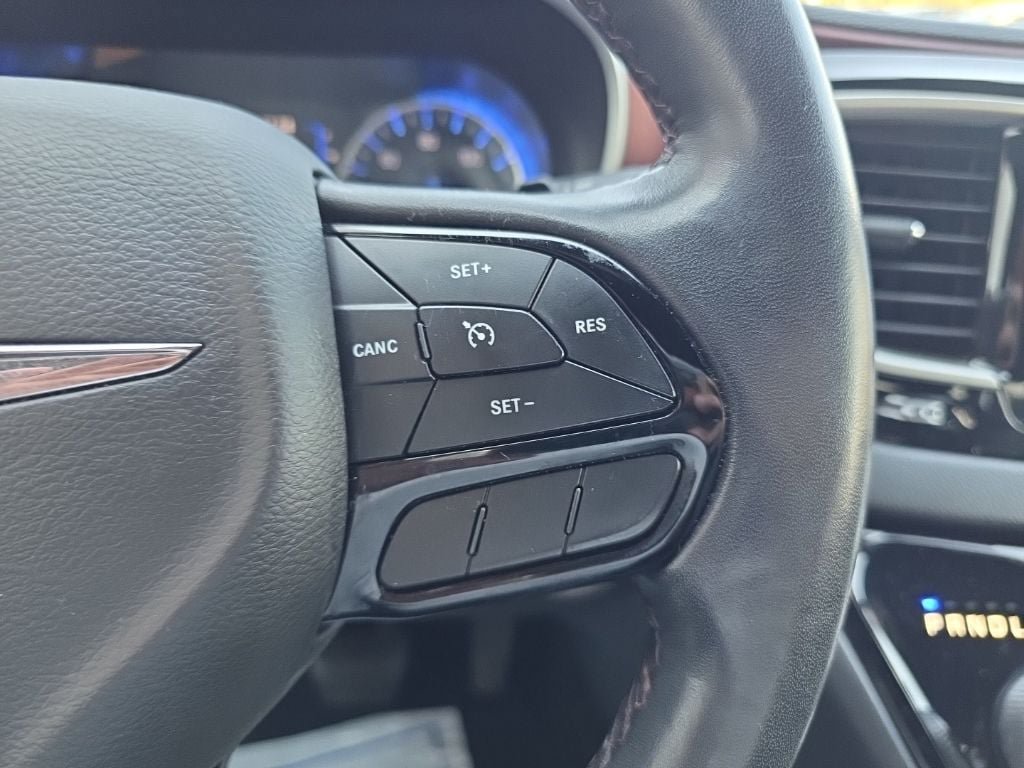 Used 2020 Chrysler Pacifica Touring-L FWD image 21