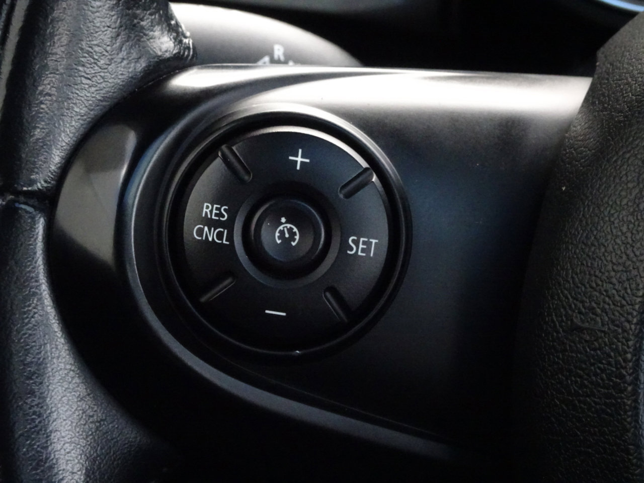 Used 2016 MINI Cooper 4-Door Hardtop image 19