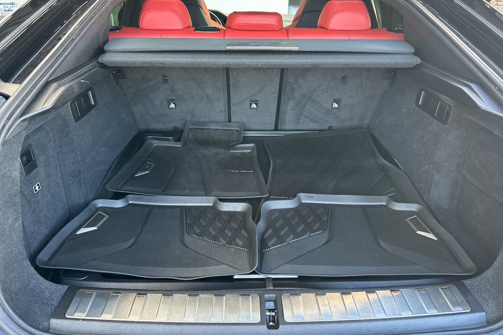 Used 2021 BMW X6 M w/ Executive Package image 16