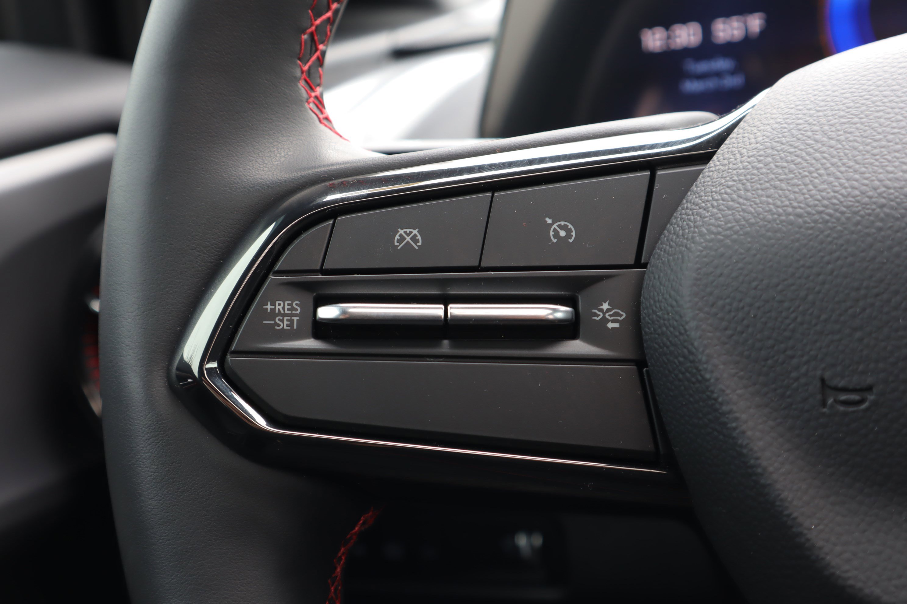 Used 2025 Chevrolet Equinox EV RS w/ Convenience Package II image 16