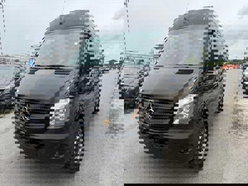 Used 2017 Mercedes-Benz Sprinter 2500 image 3