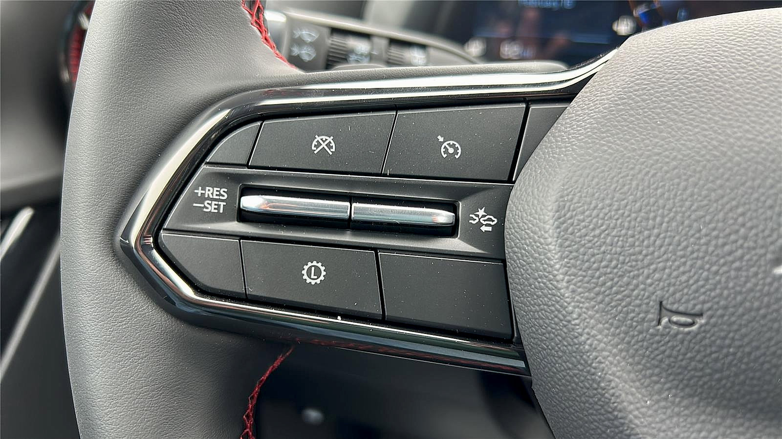 New 2026 Chevrolet Equinox RS w/ Convenience Package III FWD image 7