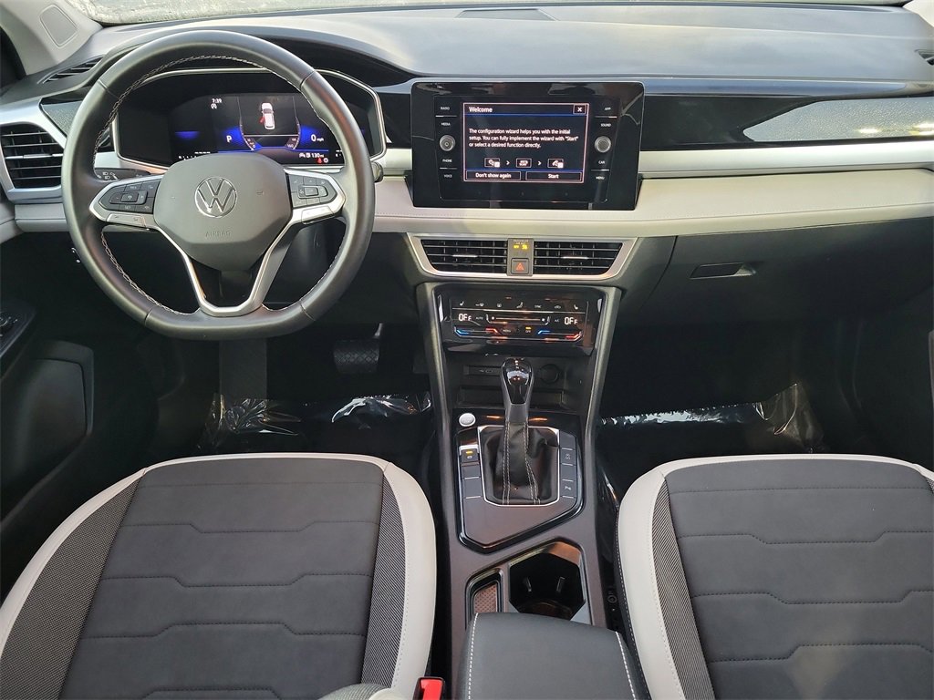 Used 2025 Volkswagen Taos SE w/ Black Wheel Package image 9
