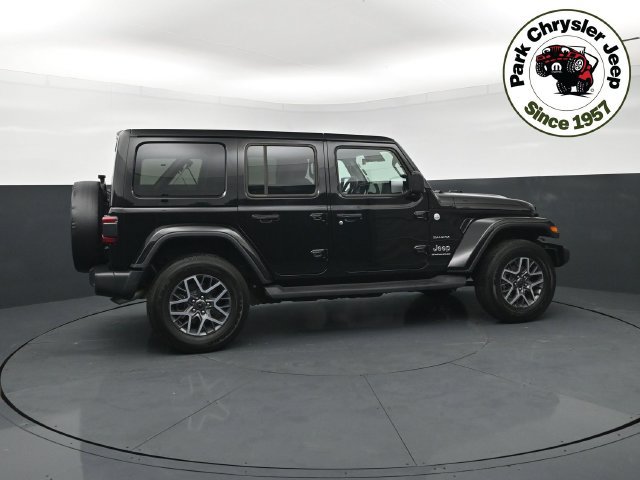 Used 2024 Jeep Wrangler Unlimited Sahara w/ Technology Group AWD/4WD image 6