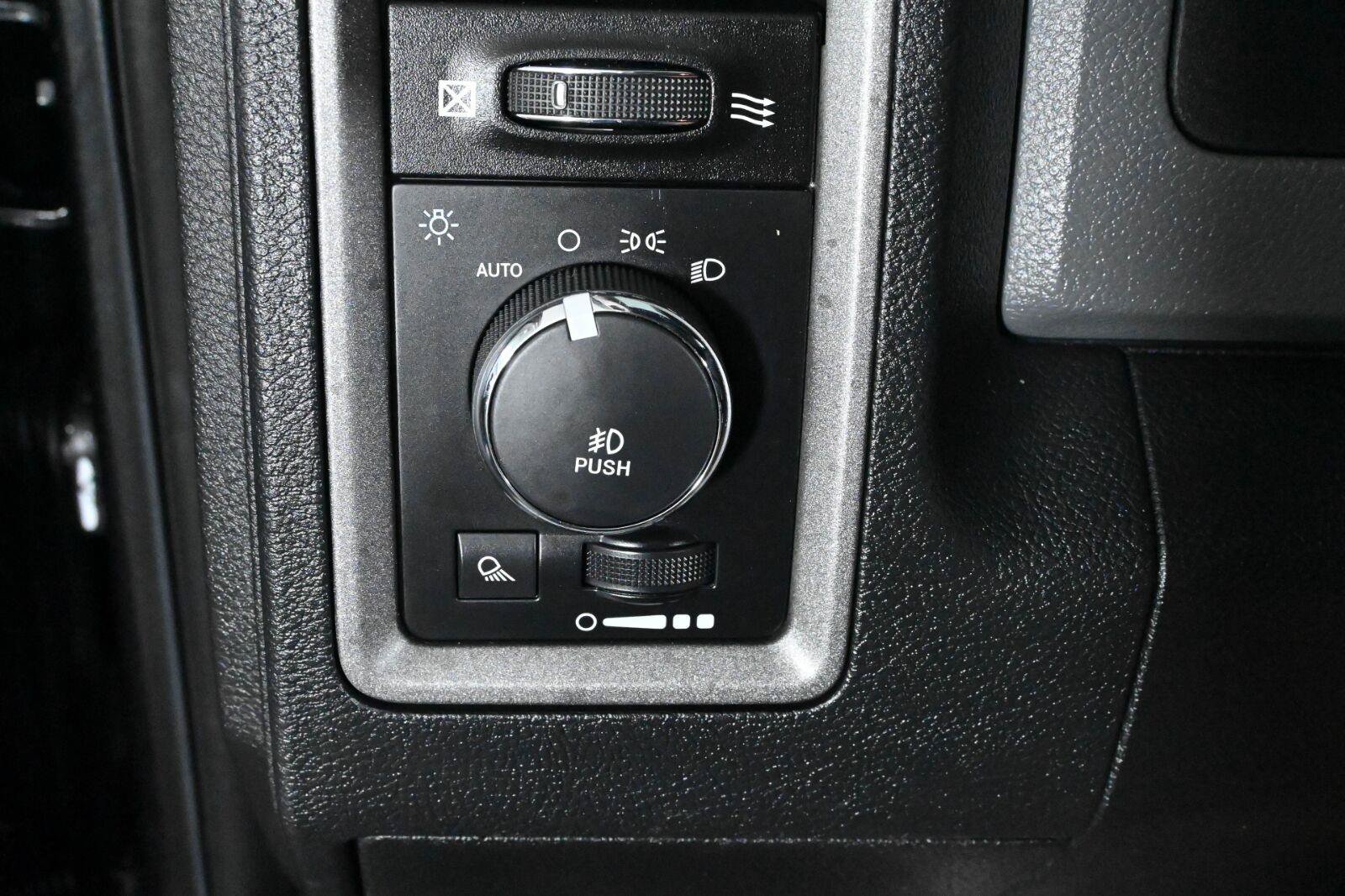 Used 2016 RAM 1500 Express w/ Black Ram 1500 Express Group AWD/4WD image 18