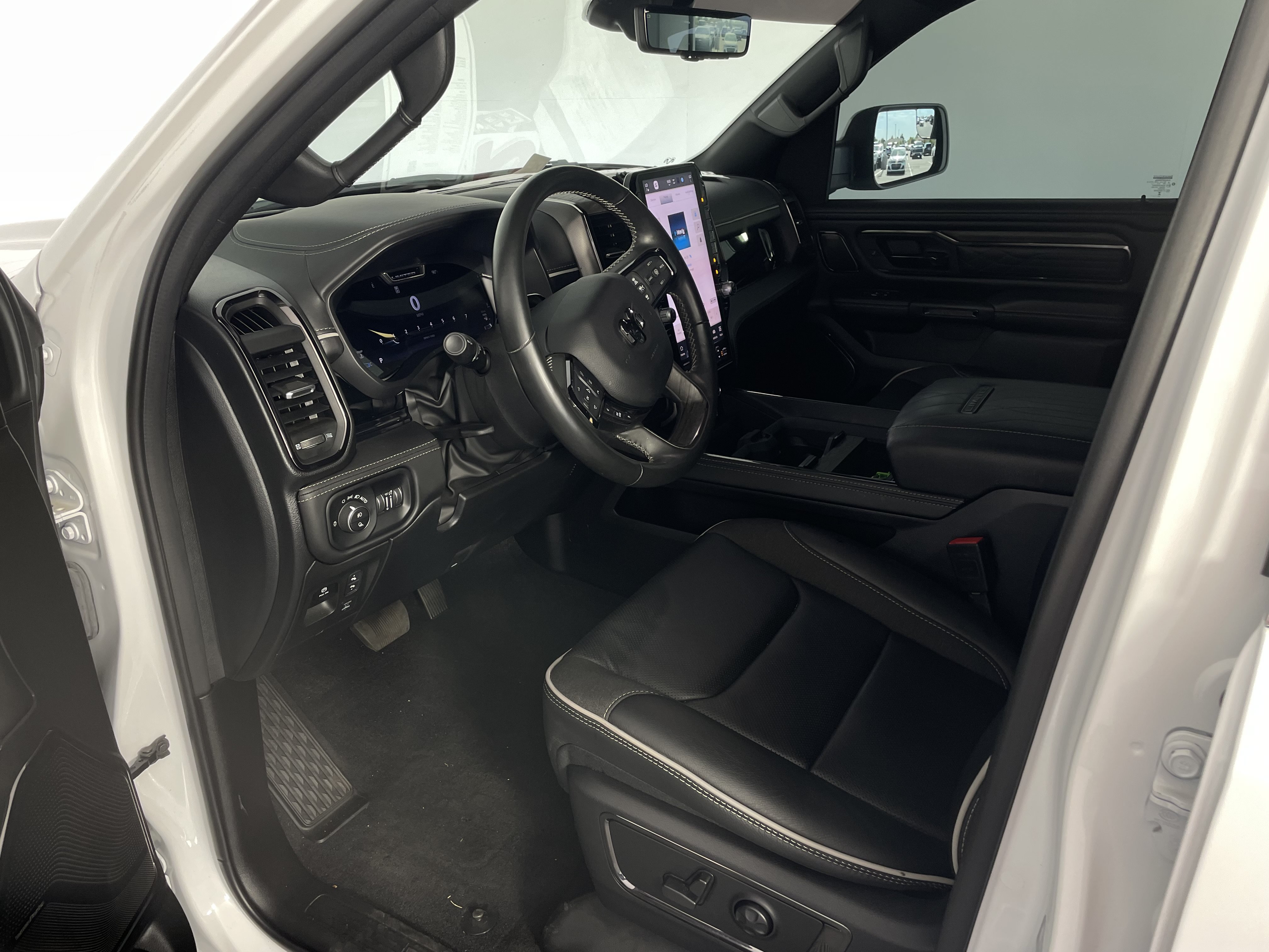 Used 2025 RAM 1500 Limited AWD/4WD image 10