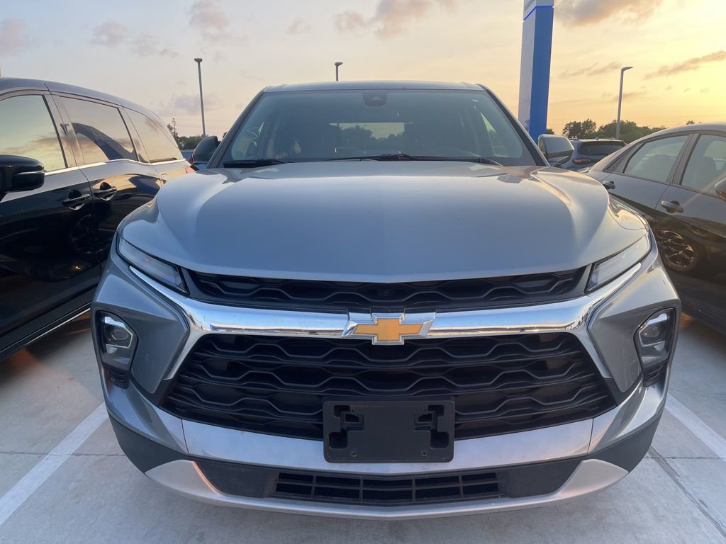Used 2025 Chevrolet Blazer LT AWD/4WD image 2