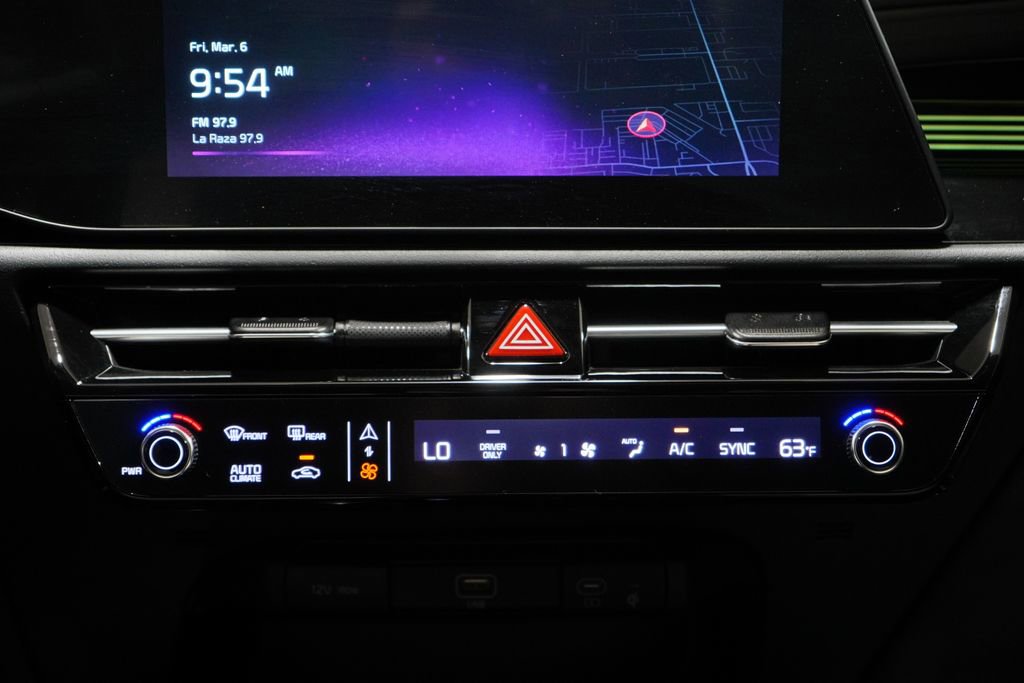 Used 2025 Kia Niro SX Touring image 13