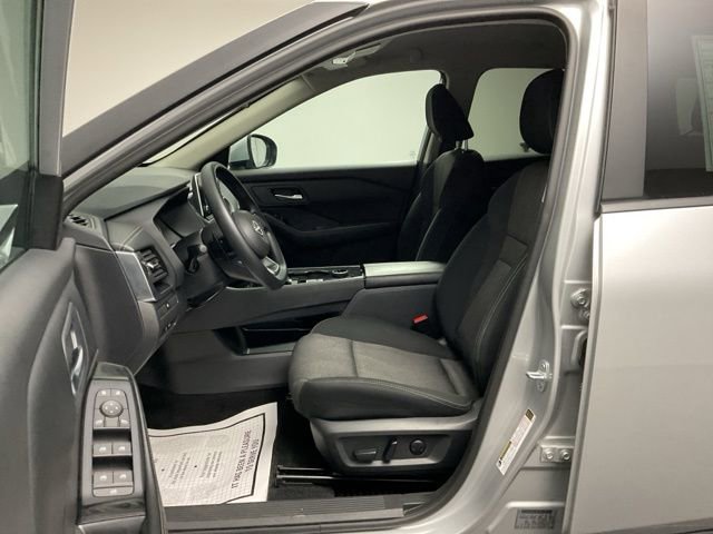 Used 2024 Nissan Rogue SV image 14