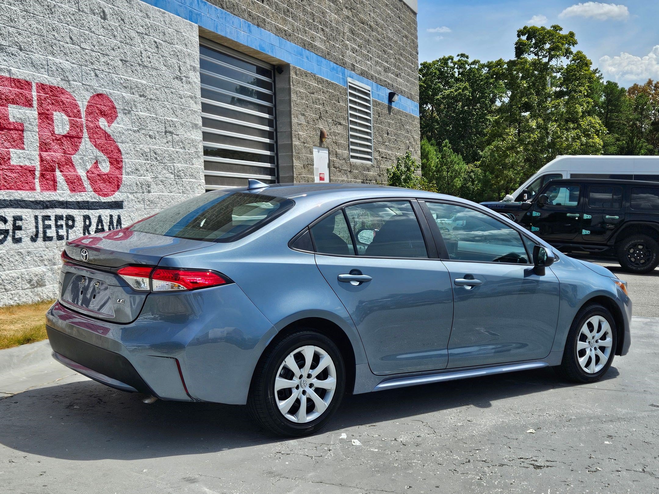 Used 2022 Toyota Corolla LE FWD image 7