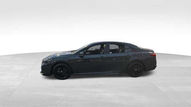 Used 2025 Toyota Camry SE image 4