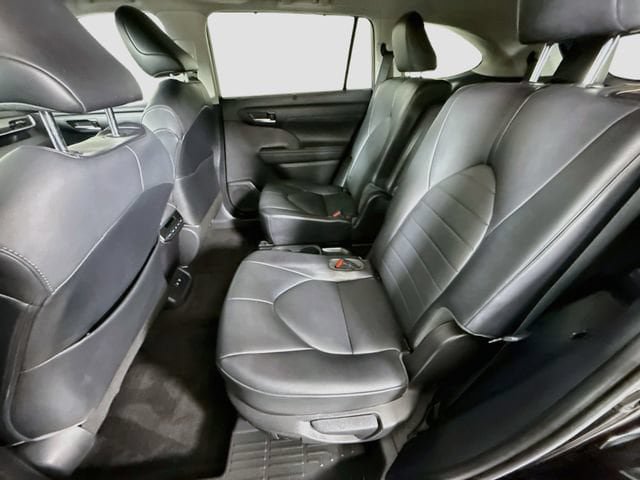 Certified 2021 Toyota Highlander XLE FWD image 27