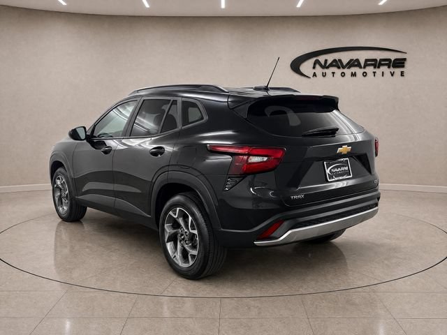 Used 2025 Chevrolet Trax LT FWD image 5